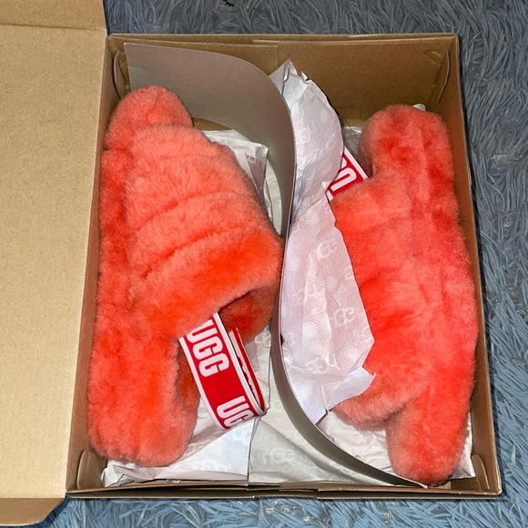 Fluff Yeah Ugg Slides Red (6W) New - Picture 1 of 5